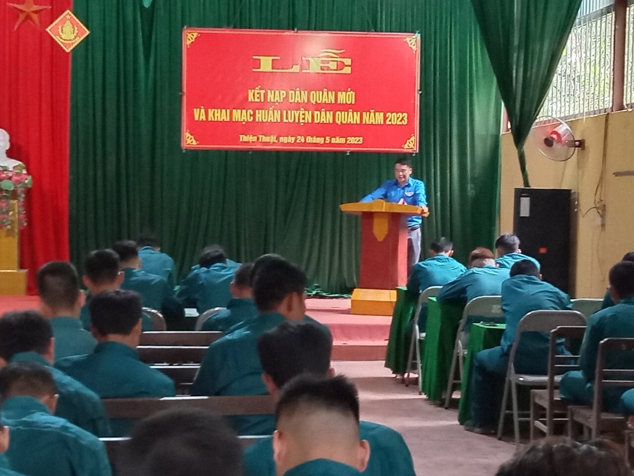 đồng chí Dương Văn Chính lên lớp nội dung chính trị